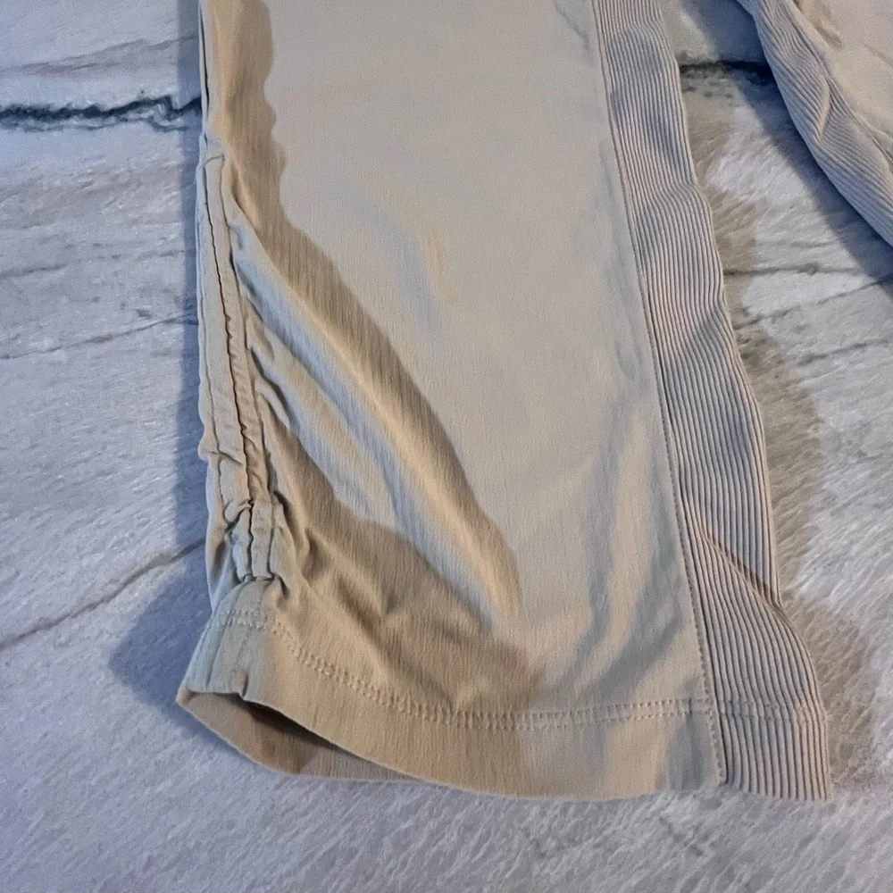 Lululemon Beyond the Studio Crop - Picture 6 of 16